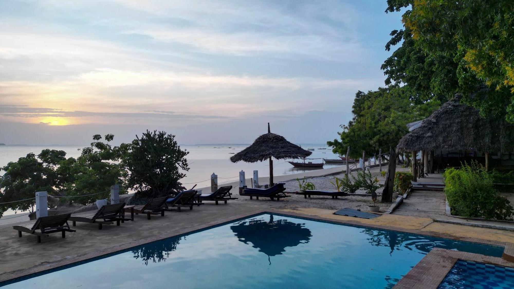 Menai Bay Beach Bungalows Unguja Ukuu Екстер'єр фото