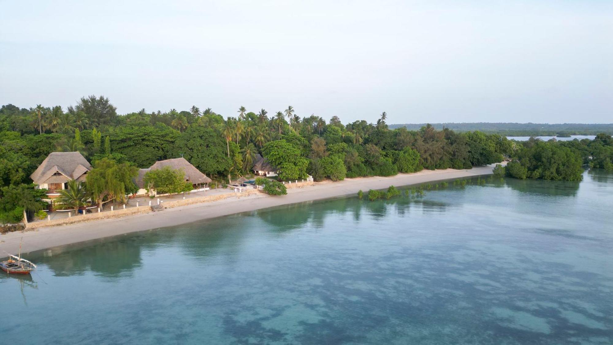 Menai Bay Beach Bungalows Unguja Ukuu Екстер'єр фото